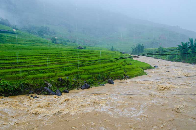 211 - Vietnam - Sapa - paisaje rio revuelto